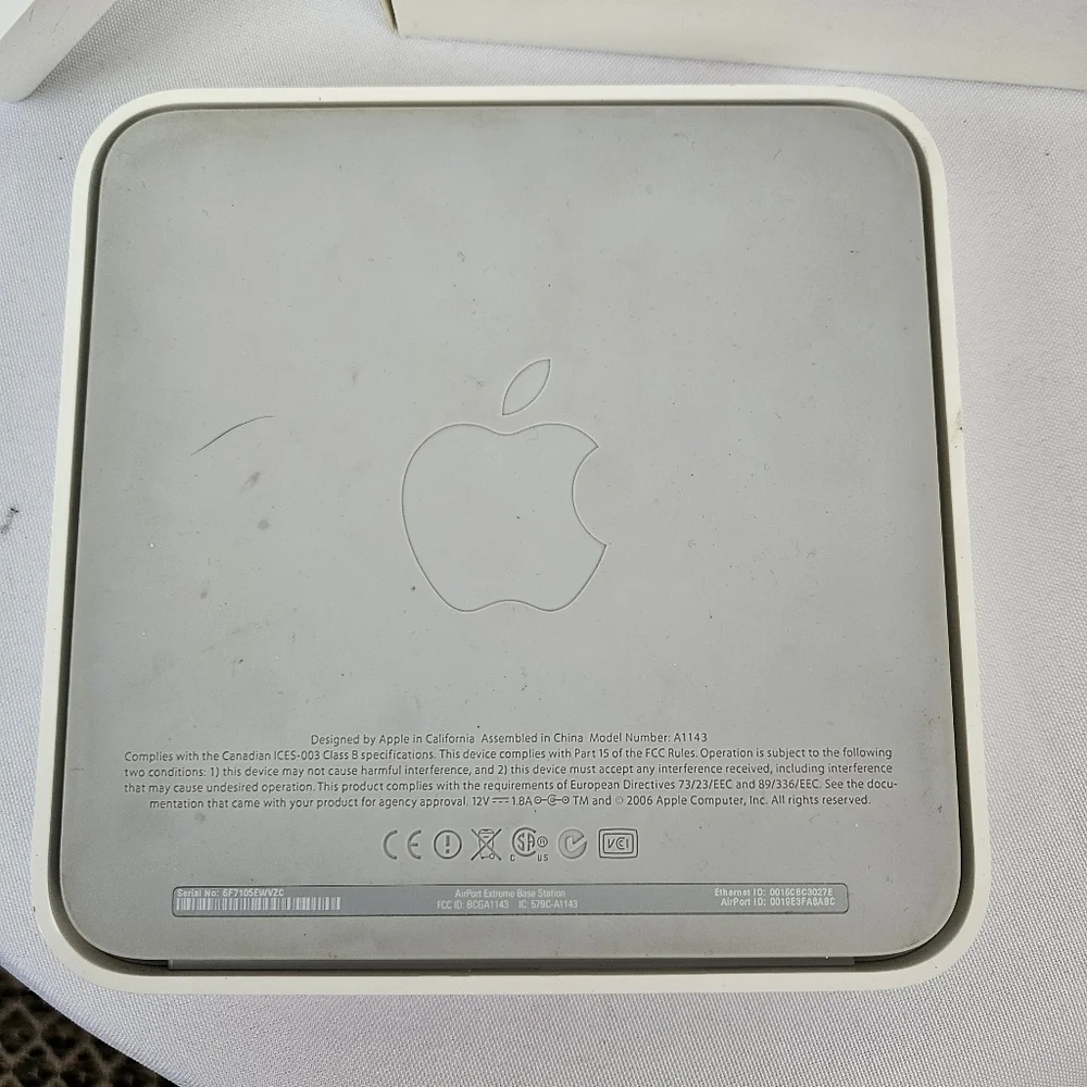 Apple AirPort Extreme MA073LL/A A1143 802.11n Wi-Fi Wireless Base Station